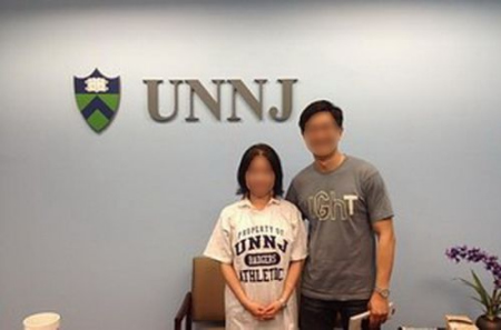 UNNJ大學(xué)兩名華人學(xué)生合影 UNNJ大學(xué)兩名華人學(xué)生合影