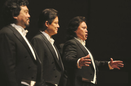 中國(guó)三大男高音戴玉強(qiáng)（右）、魏松（左）和莫華倫（中）（澳洲《新快報(bào)》）
