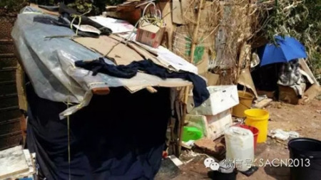 南非僑胞陳先生自己蓋的“房子”(南非《華僑新聞報》)) 南非僑胞陳先生自己蓋的“房子”(南非《華僑新聞報》))