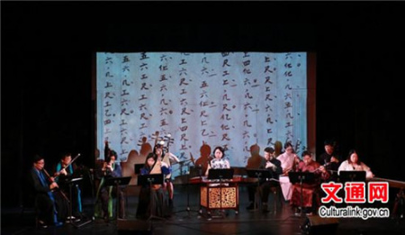 八板中樂團(tuán)演出(林經(jīng)宇 攝) 八板中樂團(tuán)演出(林經(jīng)宇 攝)