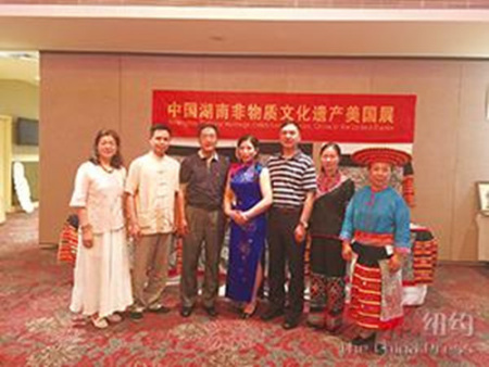 大師們?cè)诜ɡ⑴e辦的展示會(huì)上(美國(guó)《僑報(bào)》/宋旸 攝) 大師們?cè)诜ɡ⑴e辦的展示會(huì)上(美國(guó)《僑報(bào)》/宋旸 攝)