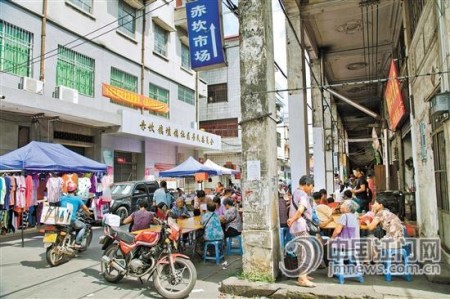 如今每逢墟日，“媒人街”還是聚集了不少媒人。
