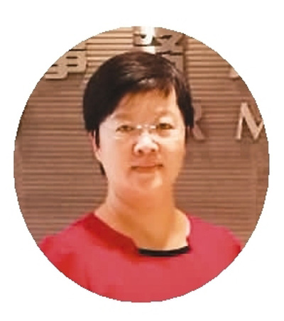 劉興燕： 　　2007年畢業(yè)于美國(guó)芝加哥肯特法學(xué)院。2015年至今，清華大學(xué)經(jīng)管學(xué)院EMBA工商管理碩士在讀?，F(xiàn)任歐美同學(xué)會(huì)理事、歐美同學(xué)會(huì)留美分會(huì)副會(huì)長(zhǎng)、北京市律師協(xié)會(huì)外事委副秘書(shū)長(zhǎng)、北京市團(tuán)委創(chuàng)業(yè)辦公室創(chuàng)業(yè)導(dǎo)師。