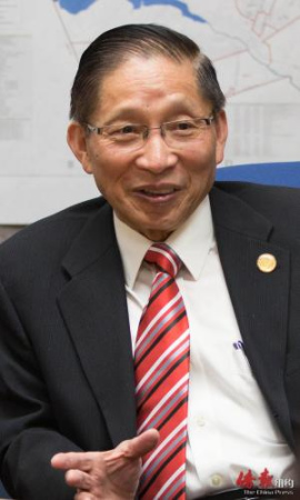 連續(xù)第四任期的西溫莎薛信夫市長(zhǎng)。（美國(guó)《僑報(bào)》）