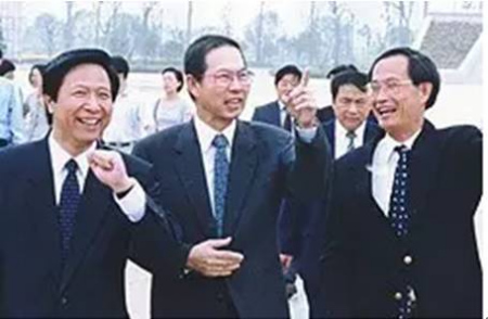 王鼎昌(中) 王鼎昌(中)