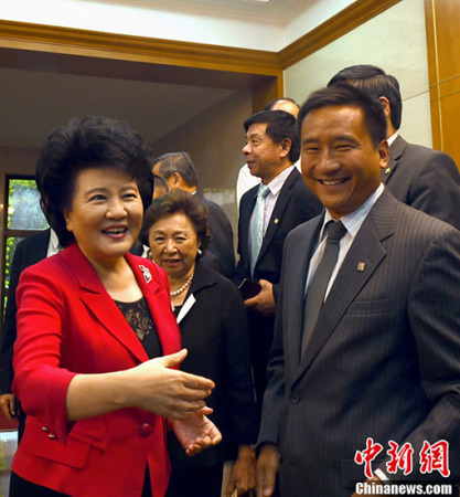 7月7日，中國(guó)國(guó)務(wù)院僑辦主任裘援平、副主任譚天星在北京會(huì)見美國(guó)百人會(huì)代表團(tuán)一行。<a target='_blank' >中新社</a>記者 張勤 攝