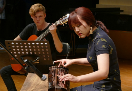 丹麥音樂孔子學(xué)院古琴與吉他二重奏:《酒狂》 丹麥音樂孔子學(xué)院古琴與吉他二重奏:《酒狂》