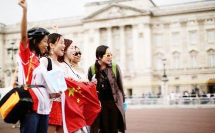 在西班牙旅游的中國游客 在西班牙旅游的中國游客