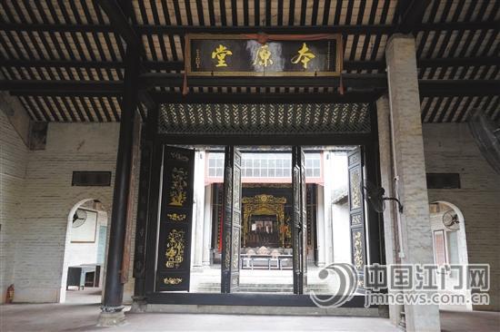 祠堂本原堂。
