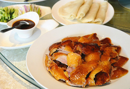 阿根廷北京食府制作的正宗北京烤鴨。