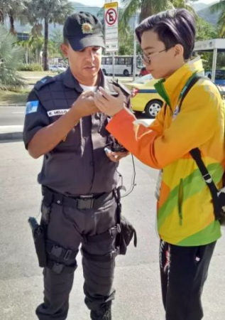 　圖為家在寧波的王家琦，目前正在美國霍普金斯大學(xué)讀研究生 (記者 楊士龍/攝)
