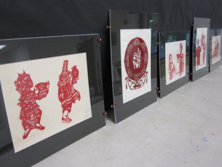 剪紙大師張有為剪紙作品，蘊藏豐富人生故事。（美國《世界日報》/張慧嬋 攝）