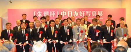 剪彩。