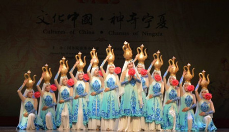 舞蹈《水沁水鄉(xiāng)》極具寧夏風(fēng)情，舞蹈美輪美奐。