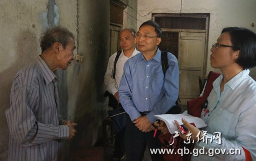 廣東省僑辦到桑給巴爾的中華會(huì)館舊址慰問當(dāng)?shù)毓鹿牙蟽S 廣東省僑辦到桑給巴爾的中華會(huì)館舊址慰問當(dāng)?shù)毓鹿牙蟽S