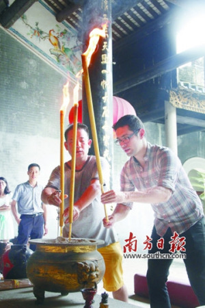 曾祖父15歲時被迫離鄉(xiāng)，114年后布魯斯·伽羅返鄉(xiāng)尋根。