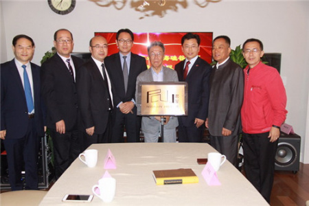 王蒙、任發(fā)強副總領(lǐng)事等嘉賓為硅谷尼山書屋揭牌。