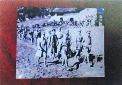 張發(fā)奎、薛岳、李漢魂三將領(lǐng)在抗日戰(zhàn)場行軍的照片（翻拍）