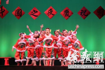 麗莎舞蹈學(xué)院的《姥姥門前看大戲》極具童趣，小演員的可愛也讓現(xiàn)場(chǎng)氣氛變得愈發(fā)熱烈。