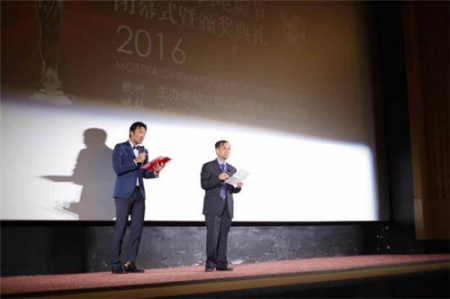 中國駐意大利使館文化參贊張建達致辭。