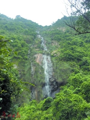 龍泉潮人徑可欣賞“龍?zhí)讹w瀑”美景。