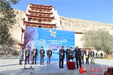這是敦煌莫高窟首次對外開放以攝影創(chuàng)作為目的的實景拍攝與藝術創(chuàng)作。(郭頌霞 攝)