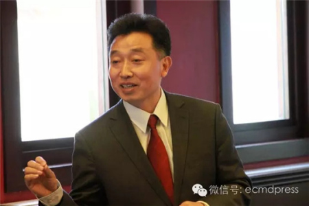 陳法春副書記感謝中國駐法使館教育處、領(lǐng)事部、兄弟院校校友會的關(guān)心和支持。