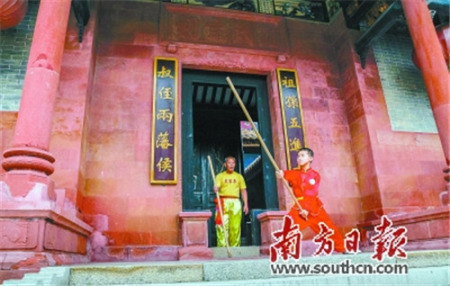 師徒齊練莫家拳。(鄒錦考 攝)