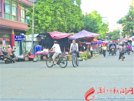 　　整治前，西新路是騰退路段，交通無序，雜亂難行。