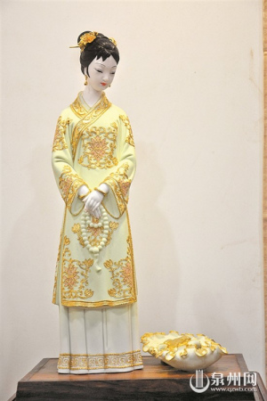《荷花女神》 (作者:黃雪玉) 《荷花女神》 (作者:黃雪玉)