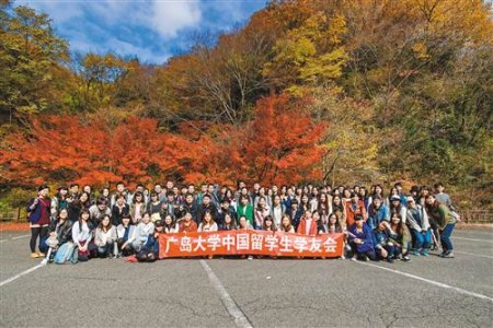 2015年10月，學(xué)友會組織中國留學(xué)生到郊外秋游。