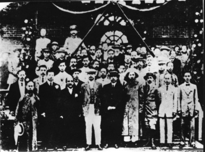 孫中山先生在制呢廠辦公樓樓前的合影(北京清河三羊毛紡集團(tuán)公司提供) 孫中山先生在制呢廠辦公樓樓前的合影(北京清河三羊毛紡集團(tuán)公司提供)