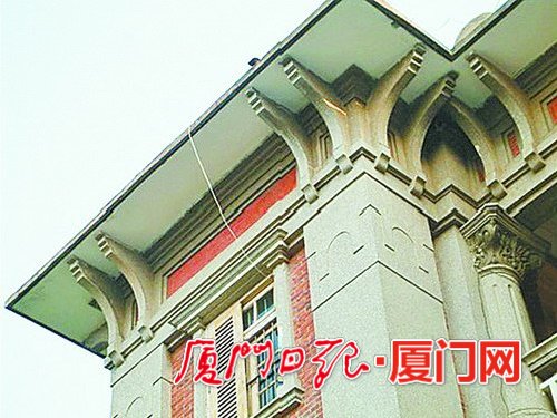 別墅上的西洋建筑裝飾。