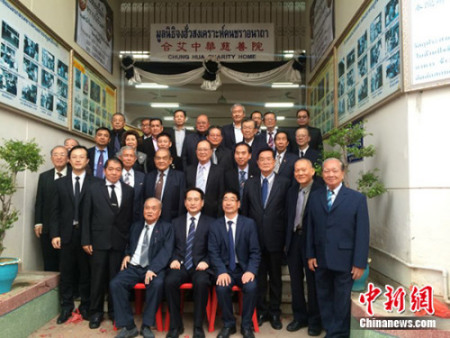 圖為譚天星會見合艾地區(qū)華僑華人社團負責人。夏春平攝