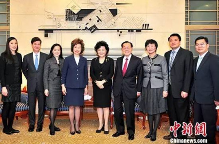 中國國務(wù)院僑辦主任裘援平在北京會(huì)見趙小蘭和家人一行 中國國務(wù)院僑辦主任裘援平在北京會(huì)見趙小蘭和家人一行