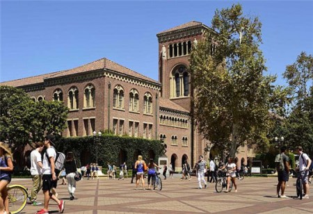 南加州大學(xué)共有4.4萬(wàn)名學(xué)生，其中超1萬(wàn)人是國(guó)際留學(xué)生。(網(wǎng)頁(yè)截圖)南加州大學(xué)共有4.4萬(wàn)名學(xué)生，其中超1萬(wàn)人是國(guó)際留學(xué)生。(網(wǎng)頁(yè)截圖)