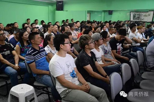 發(fā)放愛心款現(xiàn)場 發(fā)放愛心款現(xiàn)場