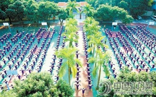 學(xué)生的大課間活動。黃漢明 攝
