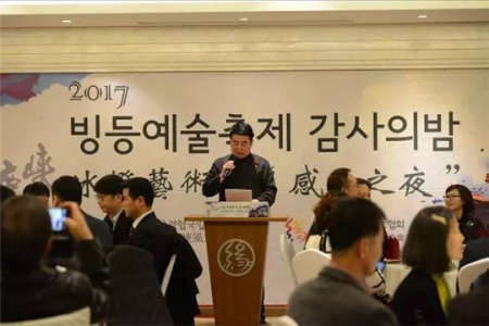 北京龍慶峽風景區(qū)朱巖會長向各界來賓致歡迎詞