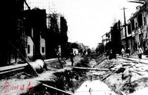 20世紀(jì)30年代，西關(guān)地區(qū)正在開(kāi)辟馬路，改善交通與居住環(huán)境。