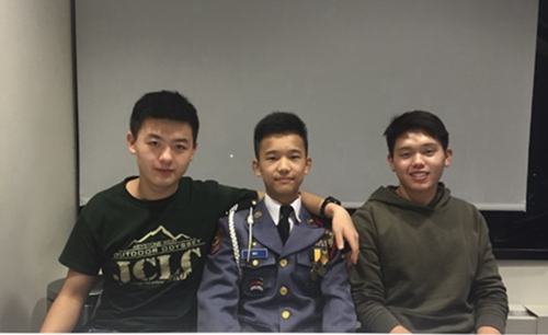 左起：孔祥瑞、魏旭陽(yáng)、陸凌銘感謝軍校帶給他們的改變。(美國(guó)《世界日?qǐng)?bào)》/劉大琪 攝)