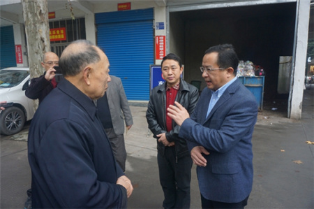 張業(yè)初慰問巴中市困難僑屬 張業(yè)初慰問巴中市困難僑屬