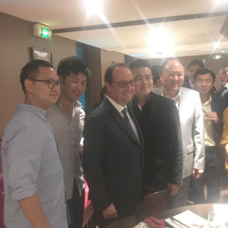 奧朗德夜會(huì)華二代。（法國《歐洲時(shí)報(bào)》/孔帆 攝）