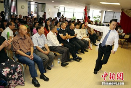 葉金森演示京劇的手眼身法步“五功”等。 <a target='_blank' >中新社</a>記者 宋方燦 攝