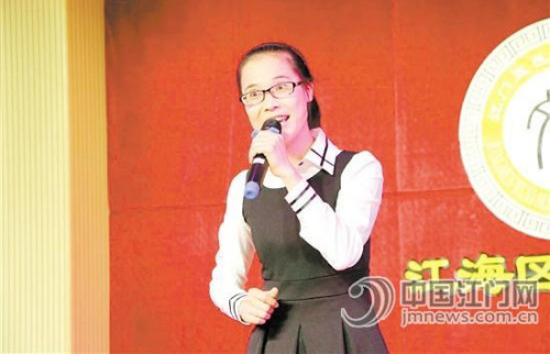 不少年輕人慕名參加粵曲表演培訓(xùn)班。