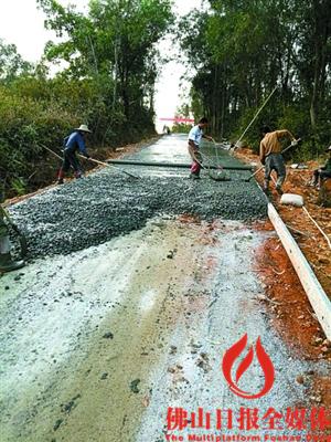 佛山電信對(duì)口幫扶的湛江山嘴村硬底化道路開(kāi)工。 　　/佛山對(duì)口幫扶湛江市工作組供圖 