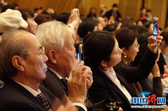 演出令現(xiàn)場觀眾看得津津有味。<a target='_blank' >中新社</a>記者 陸春艷 攝