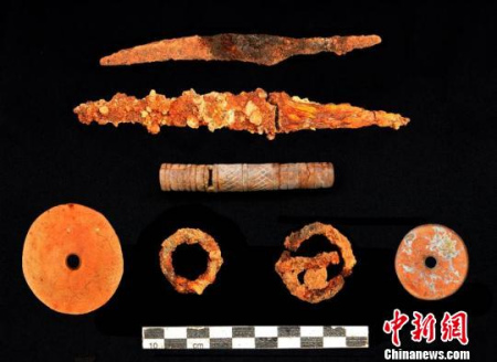 出土文物。 陜西省考古研究院
