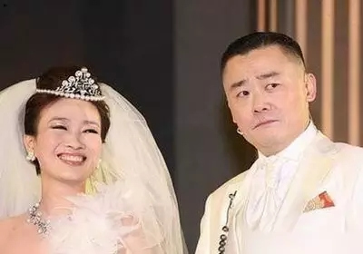 海派清口創(chuàng)始人周立波與太太胡潔精美婚紗照 海派清口創(chuàng)始人周立波與太太胡潔精美婚紗照