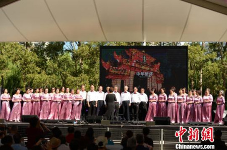 代表著悉尼僑界優(yōu)秀文化資源整合的澳大利亞華星藝術(shù)團將節(jié)日氣氛推向高潮?！≈焯锪?攝